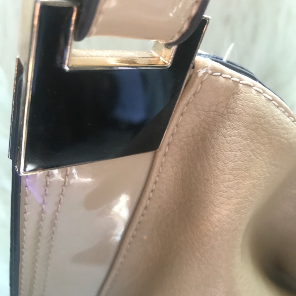 Gussachi neutral with patent trim and crossbody👝 - Picture 7 of 8